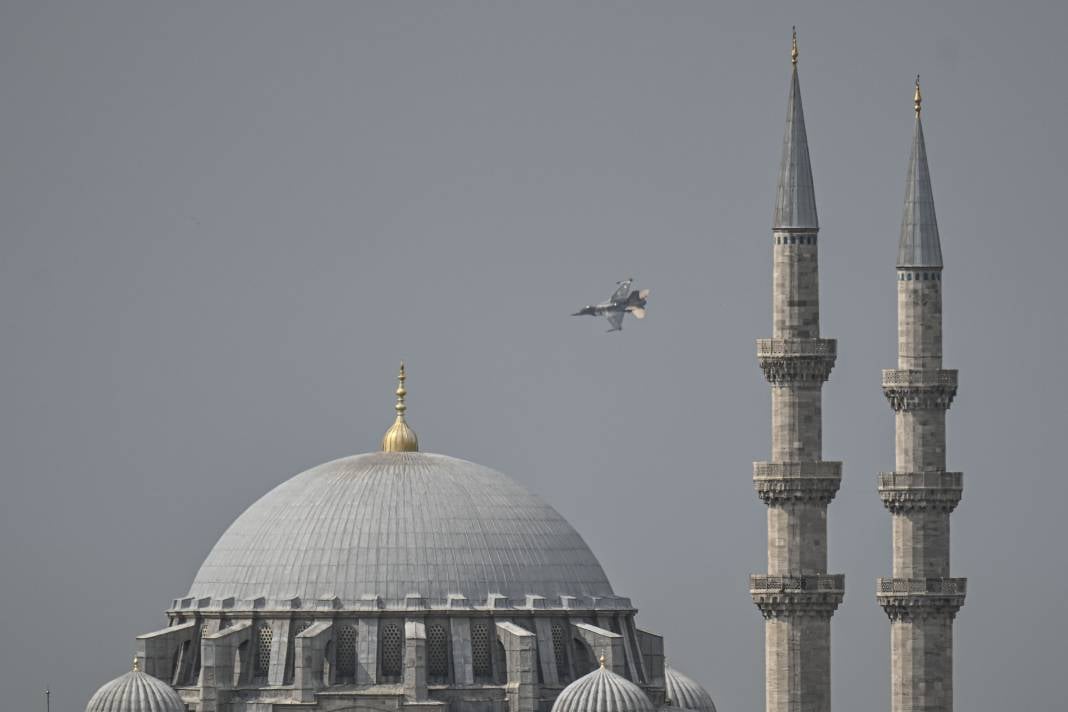 SOLOTÜRK İstanbul semalarında. Kule: “Muhteşemsiniz. Sizleri seviyoruz” 19